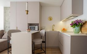 M&D White Apartments Great Britain